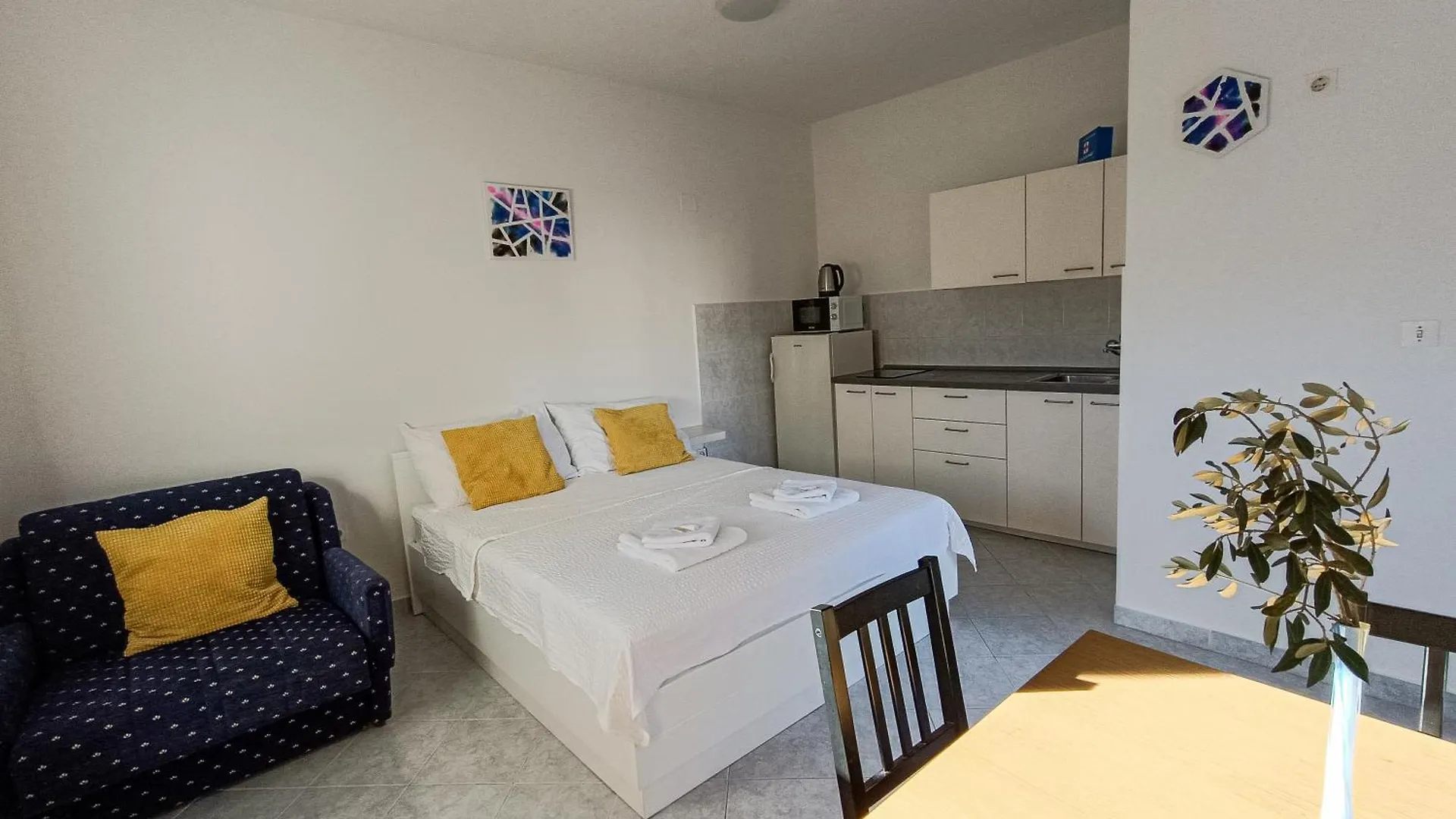Apartments Frank Šilo